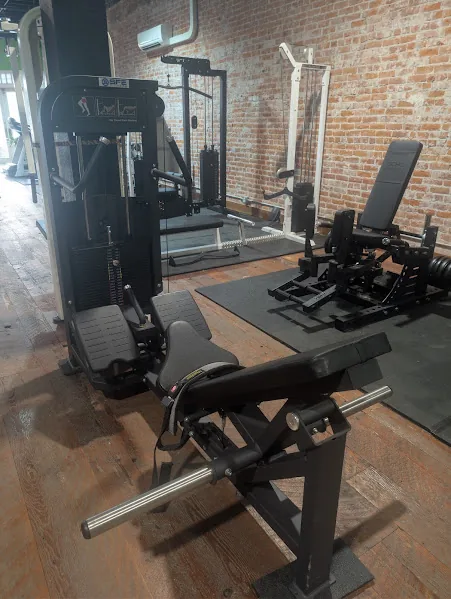Hip thrust machine and lower-body training equipment at Hero Lab.